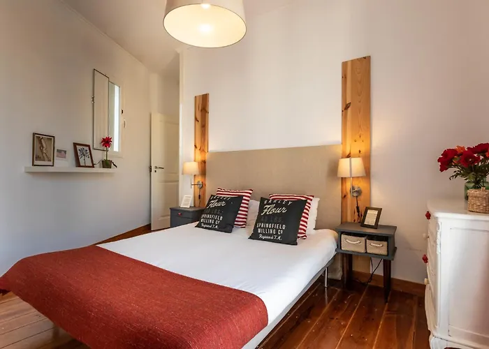 Family Near Metro Sleeps 8 * Lisbon