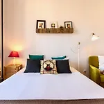 Family Near Metro Sleeps 8 * Лиссабон