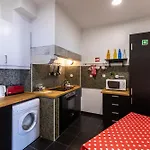 Family Near Metro Sleeps 8 Апартаменты Лиссабон