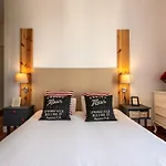 Апартаменты Family Near Metro Sleeps 8 Лиссабон