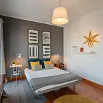 Family Near Metro Sleeps 8 Apartman *