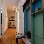 Family Near Metro Sleeps 8 Лиссабон