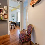 Family Near Metro Sleeps 8 Apartman