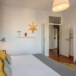 Family Near Metro Sleeps 8 * Лиссабон