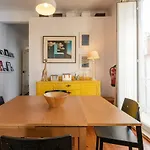Apartman Family Near Metro Sleeps 8 *