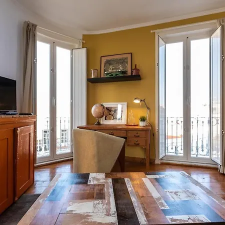 Family Near Metro Sleeps 8 * 리스본