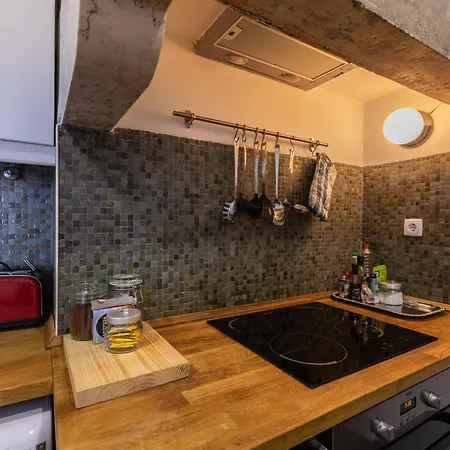 Family Near Metro Sleeps 8 Апартаменты