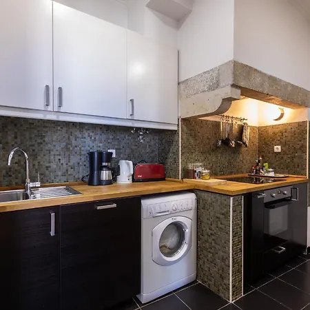 Family Near Metro Sleeps 8 * Lisbona