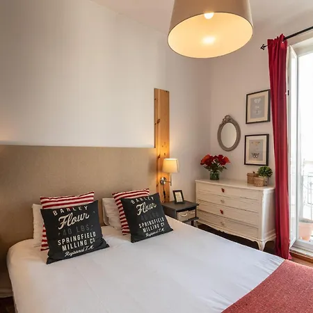 Family Near Metro Sleeps 8 Apartamento