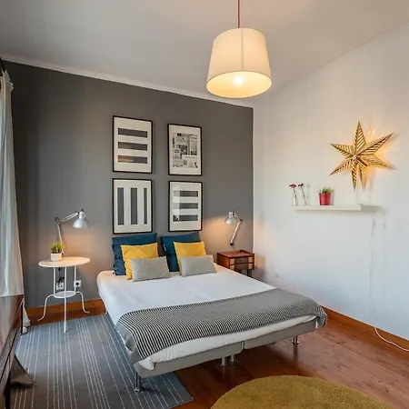 Family Near Metro Sleeps 8 아파트 *