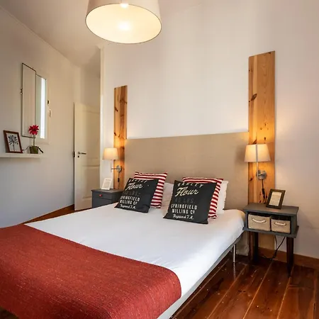Family Near Metro Sleeps 8 * 리스본