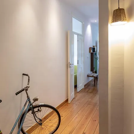 Family Near Metro Sleeps 8 아파트 *