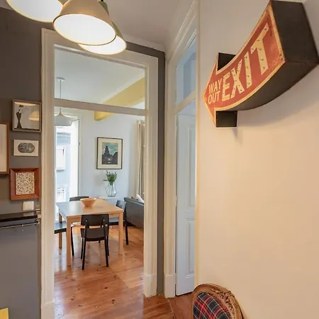 Family Near Metro Sleeps 8 * 리스본