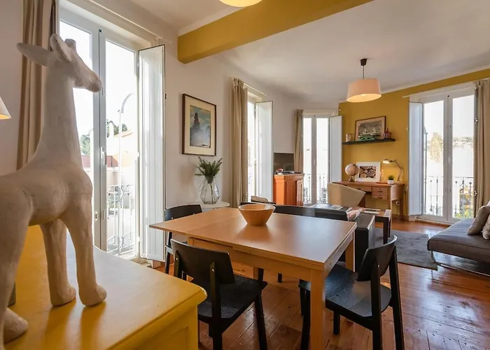 Apartamento Family Near Metro Sleeps 8 Lisboa