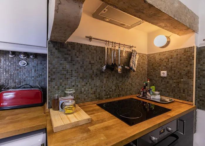 Family Near Metro Sleeps 8 Apartamento