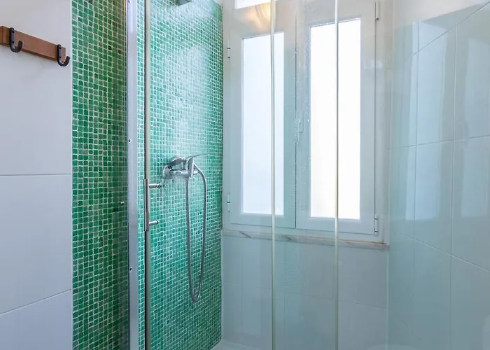 Family Near Metro Sleeps 8 Lisboa