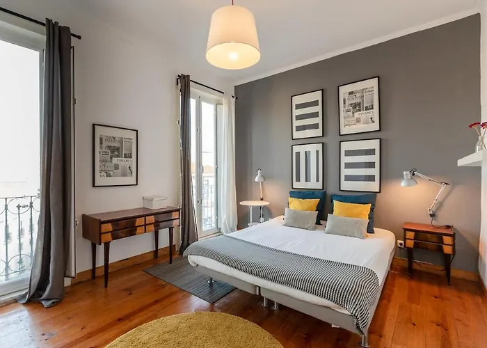 Family Near Metro Sleeps 8