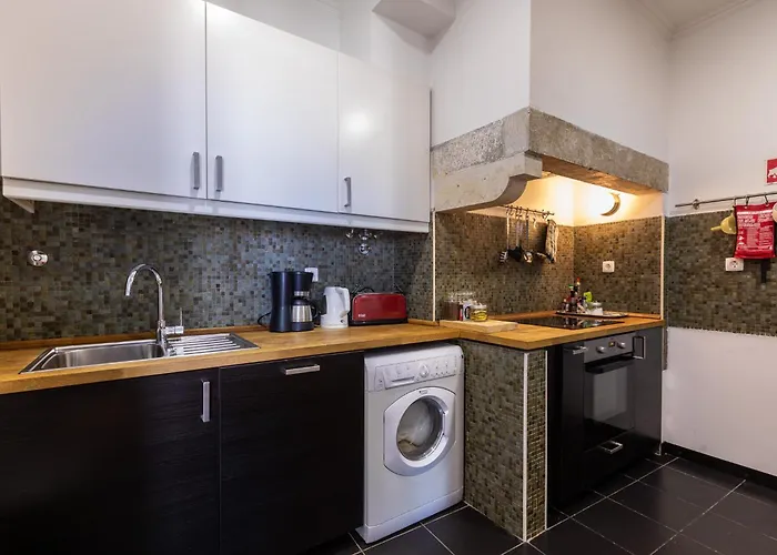 Family Near Metro Sleeps 8 * Lisbona