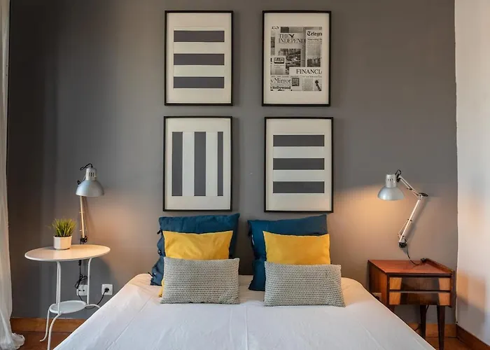 Family Near Metro Sleeps 8 Lisboa