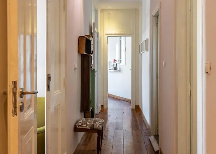 Family Near Metro Sleeps 8 * Lisbona