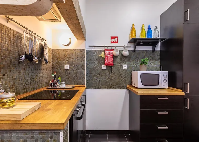 Family Near Metro Sleeps 8 Appartamento Lisbona