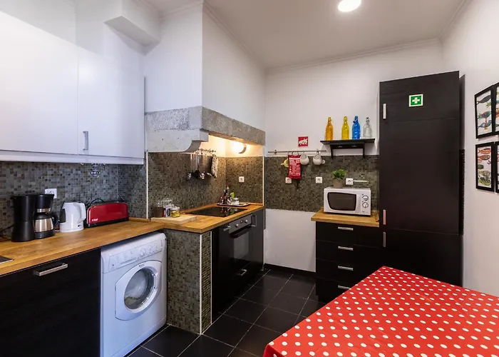 Family Near Metro Sleeps 8 Appartamento Lisbona