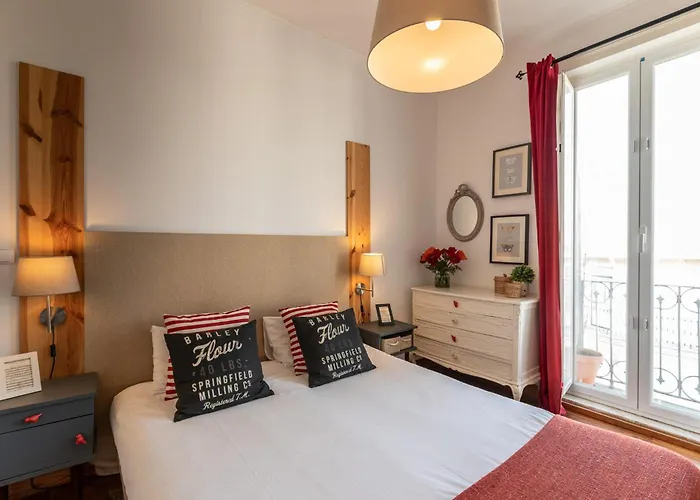 Family Near Metro Sleeps 8 Appartamento