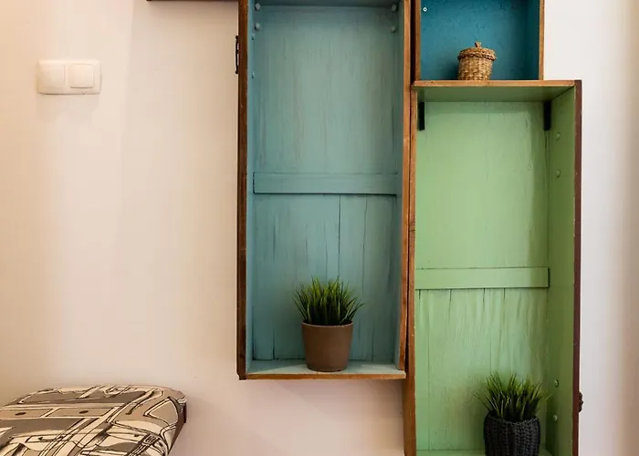 Family Near Metro Sleeps 8 Apartamento