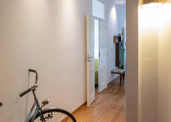 Family Near Metro Sleeps 8 Appartamento *