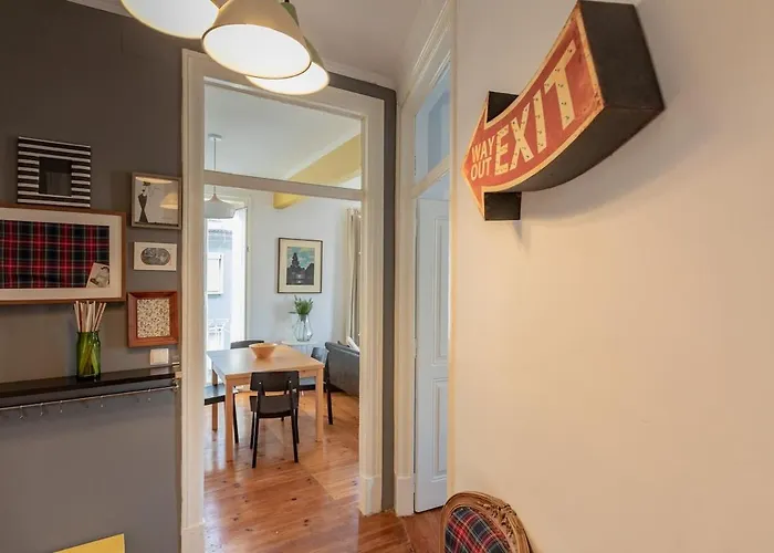 Family Near Metro Sleeps 8 * Lisbona