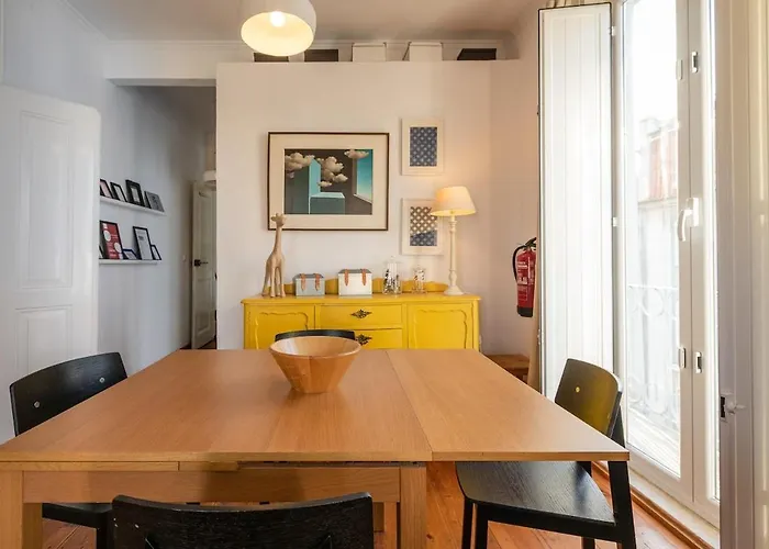 Apartamento Family Near Metro Sleeps 8 *