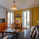Family Near Metro Sleeps 8 Appartement *