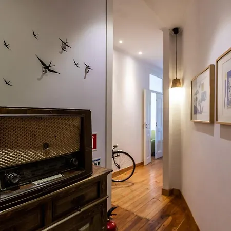 Family Near Metro Sleeps 8 Appartement *